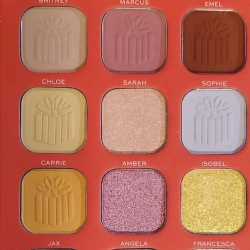 Revolution Eyeshadow Palette Duo: Naughty & Nice